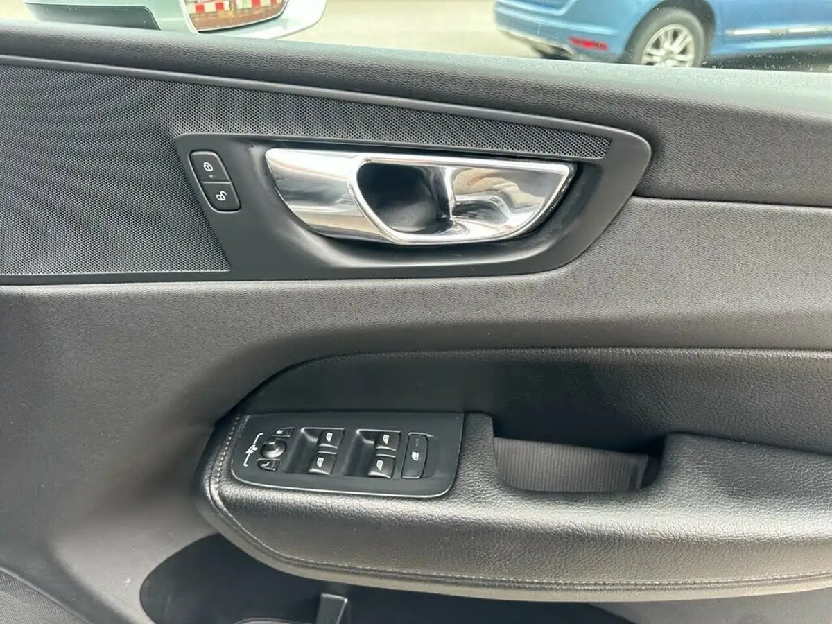 2018-volvo-xc60-20td-d4-momentum-4x4-big-43