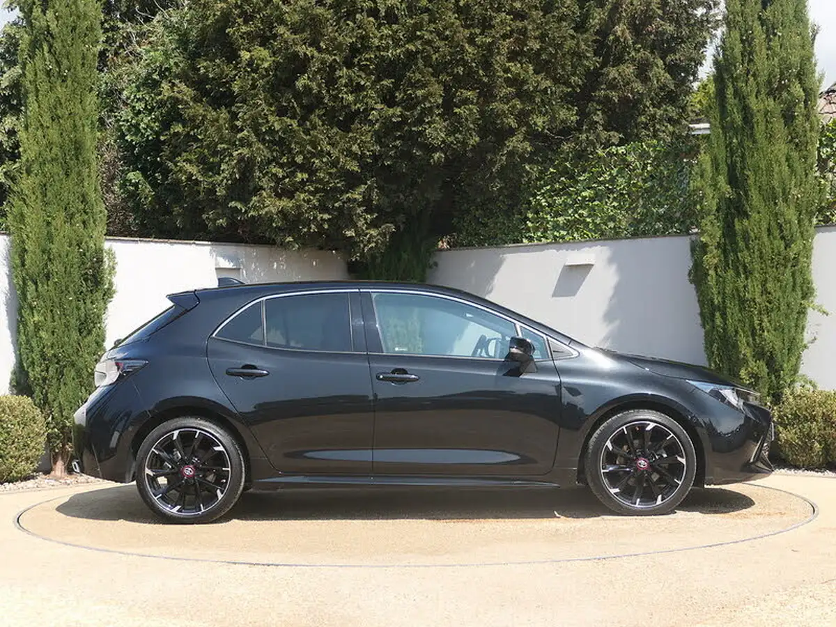 2023-toyota-corolla-18-vvt-i-gr-sport-138bhp-hatchback-big-5
