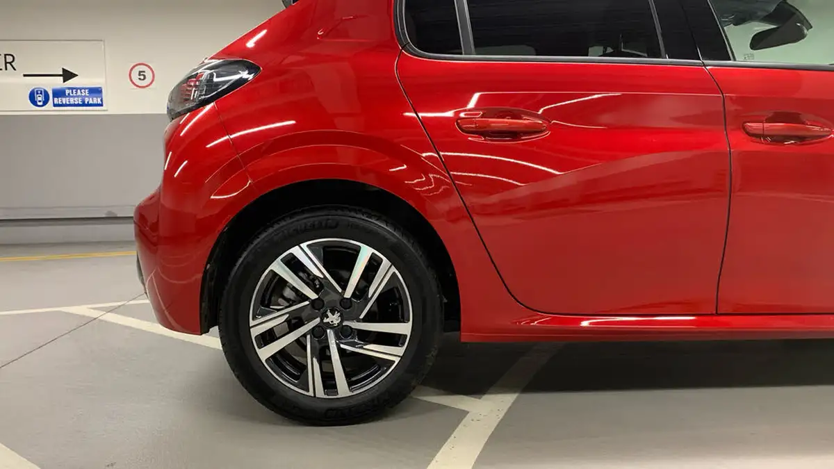 2022-peugeot-208-12-puretech-allure-premium-100bhp-eat8-big-15
