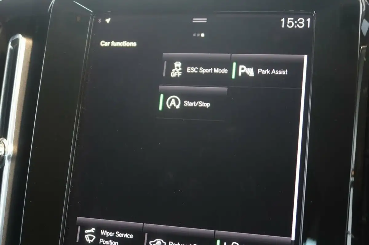 2022-volvo-xc40-15-t3-momentum-auto-big-18