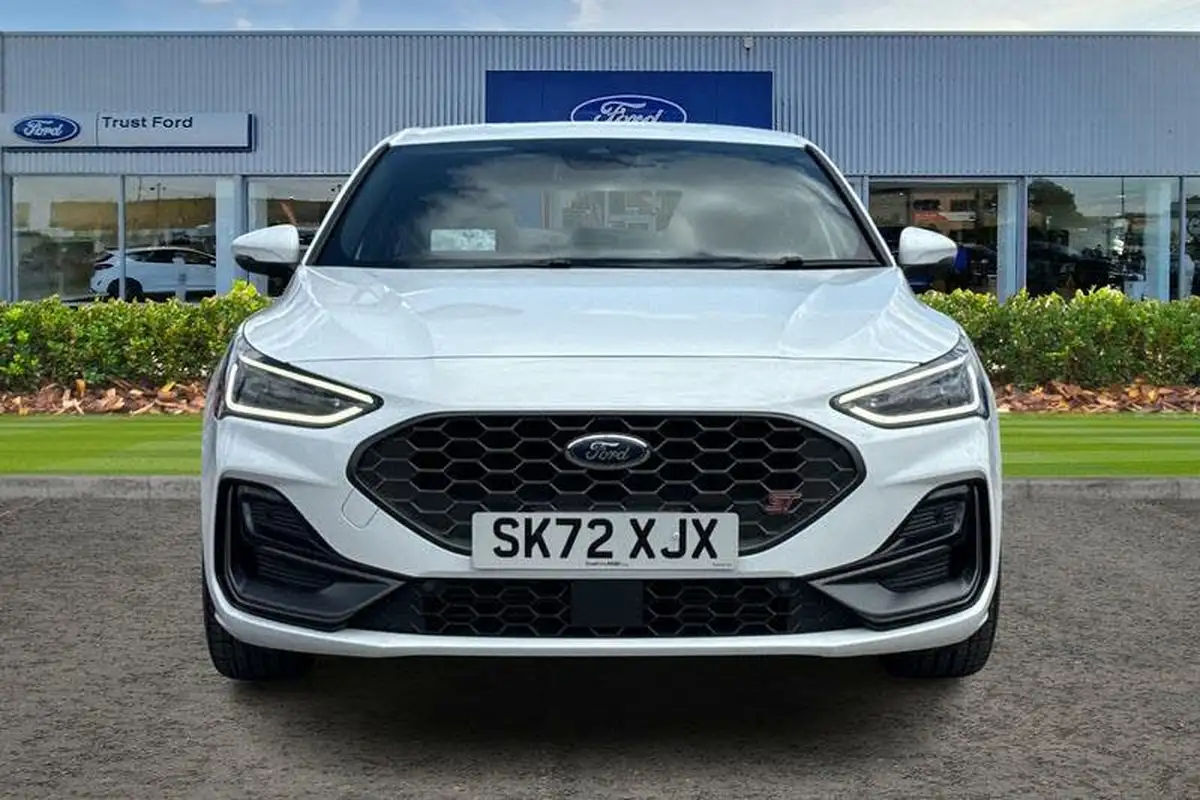 2022-ford-focus-23t-st-hatchback-big-5