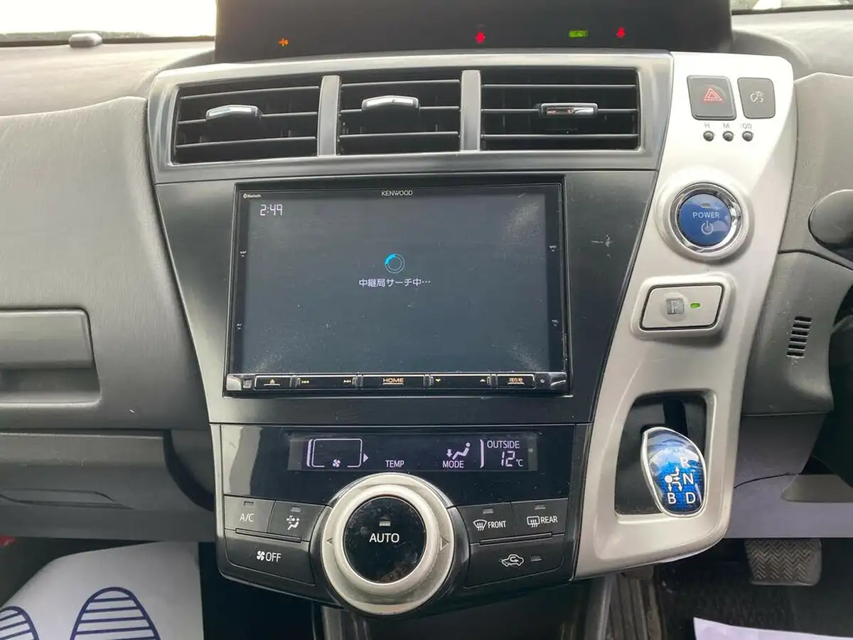 2015-toyota-prius-big-24