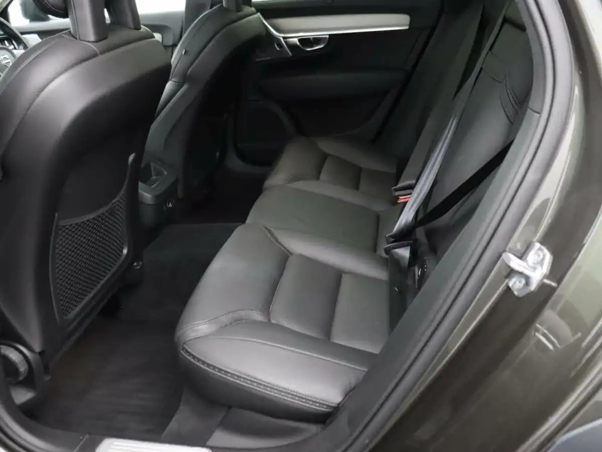 2018-volvo-v90-20td-d5-cross-country-pro-awd-big-14