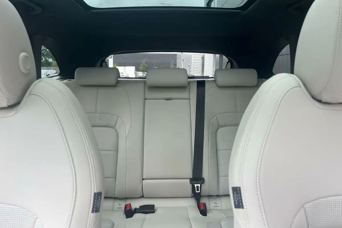 2024-jaguar-f-pace-20-d200-r-dynamic-se-black-90th-anniversary-edition-big-25