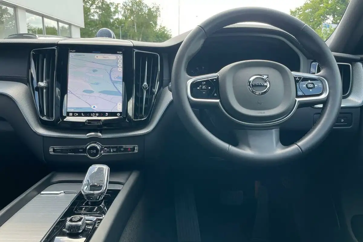 2024-volvo-xc60-20-t8-ultra-black-edition-big-32