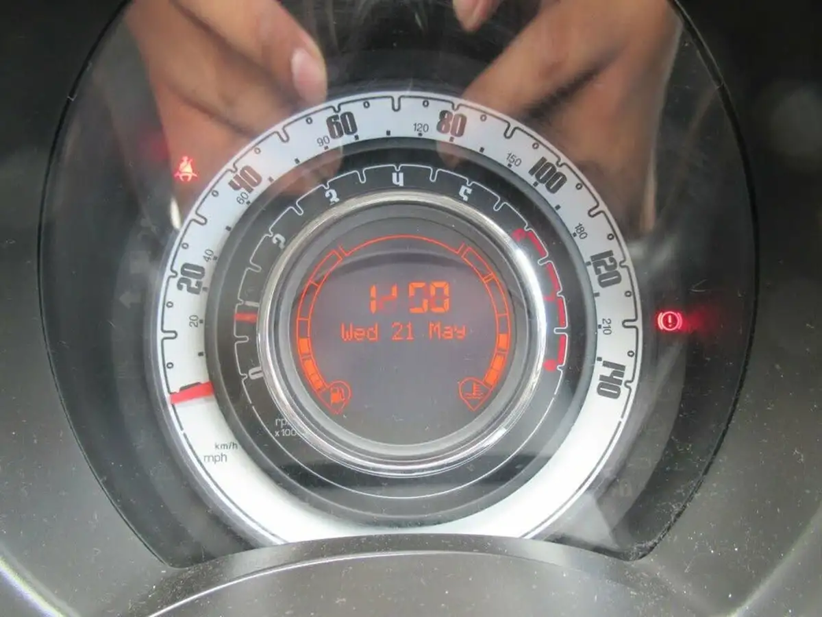 2010-fiat-500-12-pop-big-18