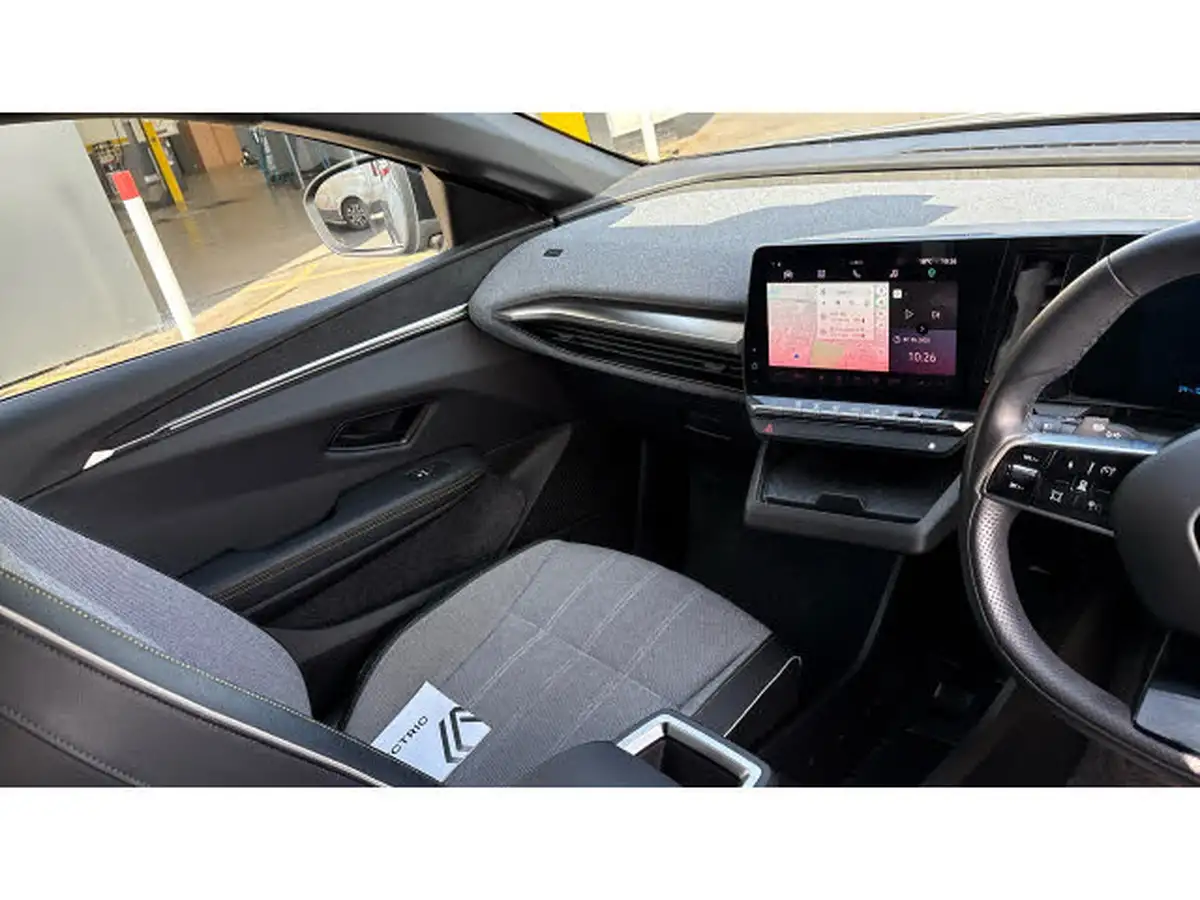 2023-renault-megane-e-tech-e-techno-big-13