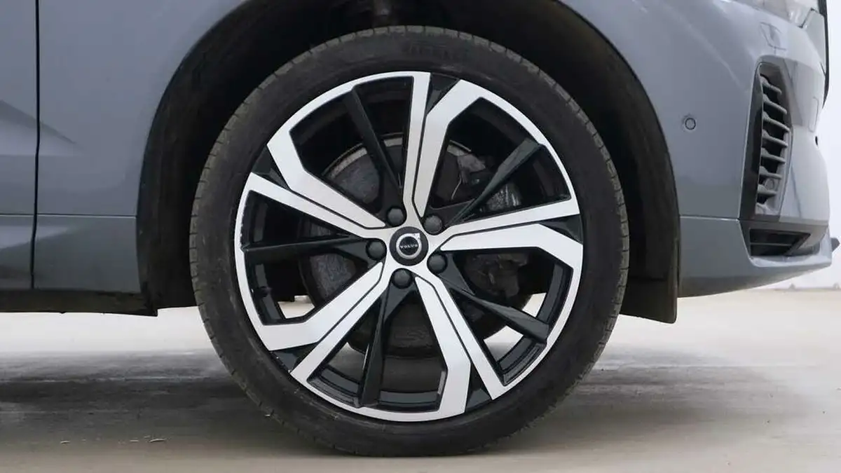 2024-volvo-xc60-20-t8-ultimate-dark-big-17