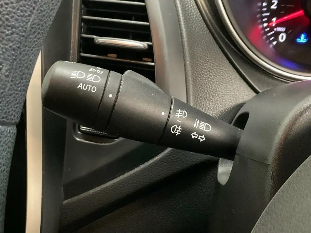 2019-renault-captur-09-tce-play-big-39