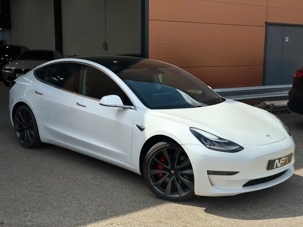 2020-tesla-model-3-e-performance-big-1