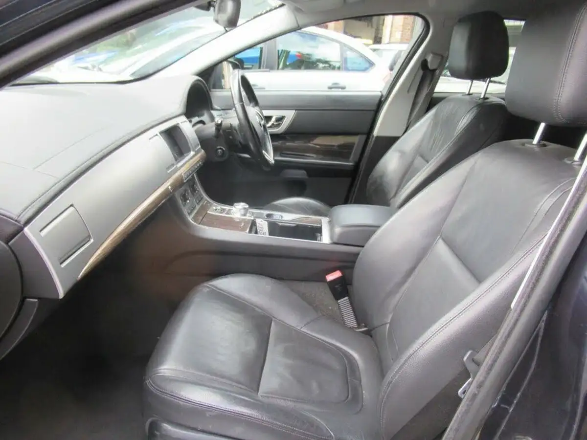 2015-jaguar-xf-22td-luxury-200ps-sportbrake-5d-big-10