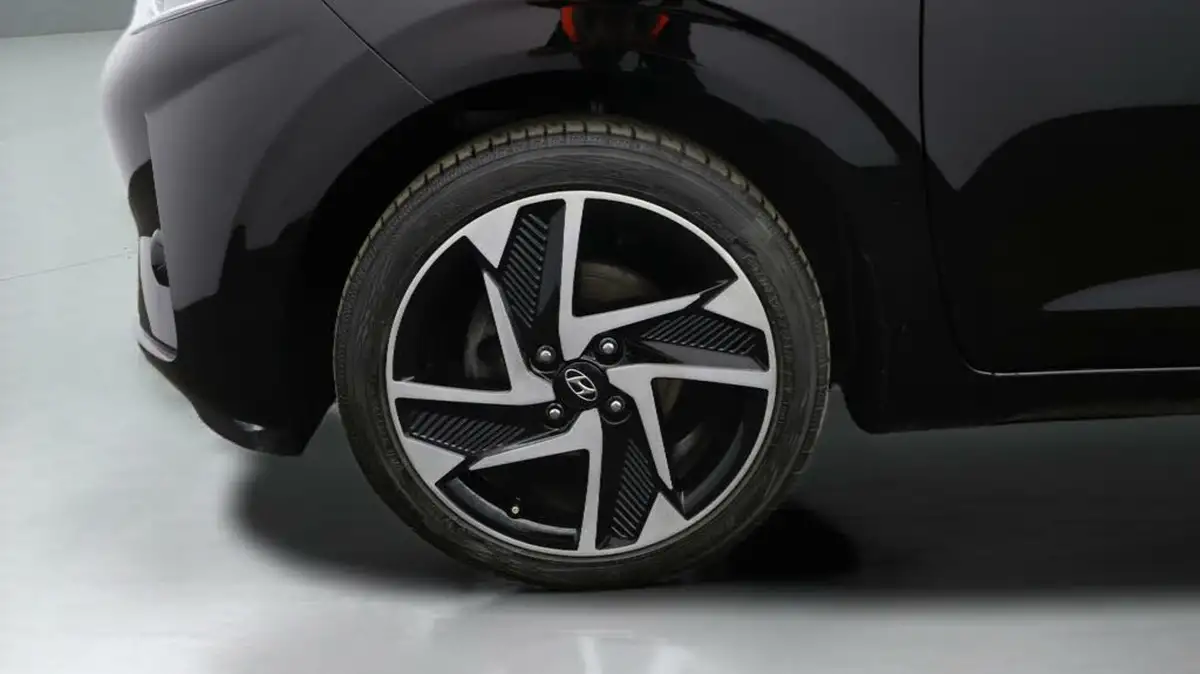 2023-hyundai-i10-10-premium-big-17