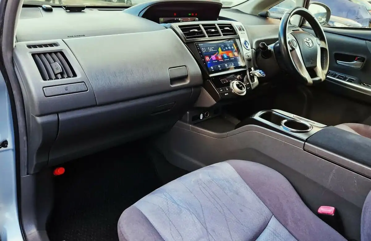 2012-toyota-prius-18-vvt-i-t4-hybrid-big-11