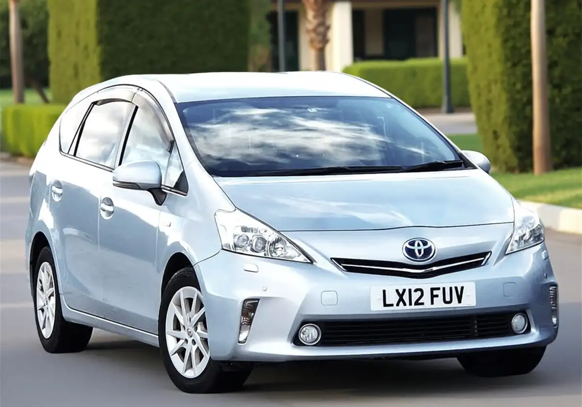 2012-toyota-prius-18-vvt-i-t4-hybrid-big-35
