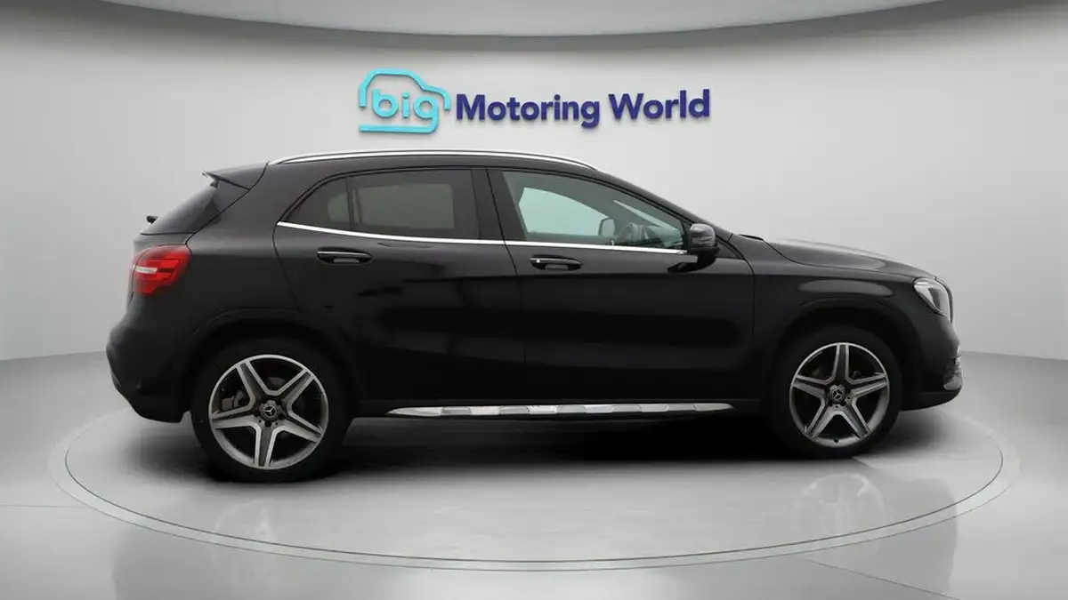 2020-mercedes-benz-gla-class-16-gla-200-amg-line-edition-plus-7g-dct-big-8