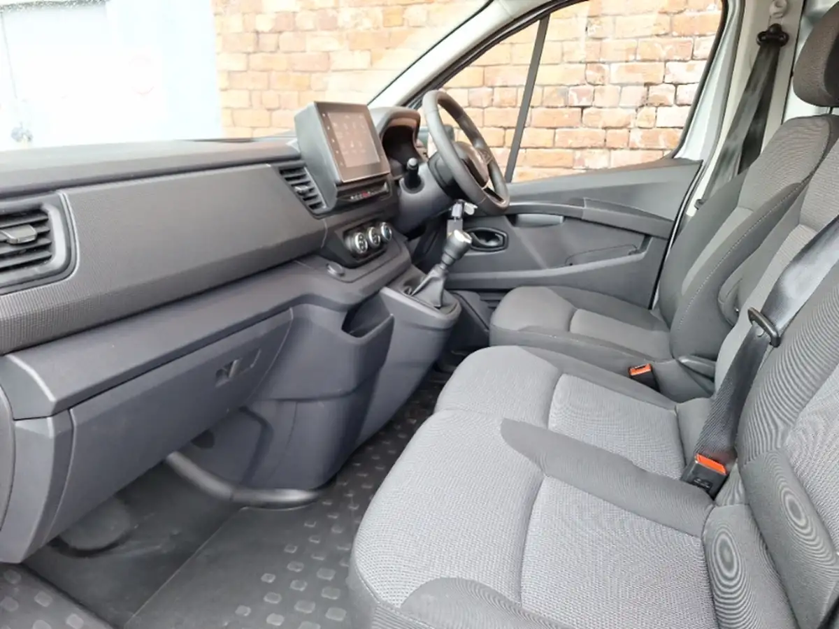 2022-renault-clio-10-tce-iconic-edition-big-4