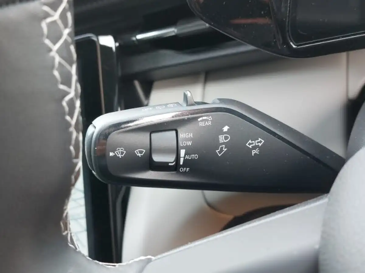 2024-ford-explorer-e-premium-286ps-77kwh-big-18