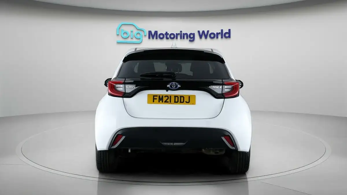 2021-toyota-yaris-15-vvt-i-design-big-6