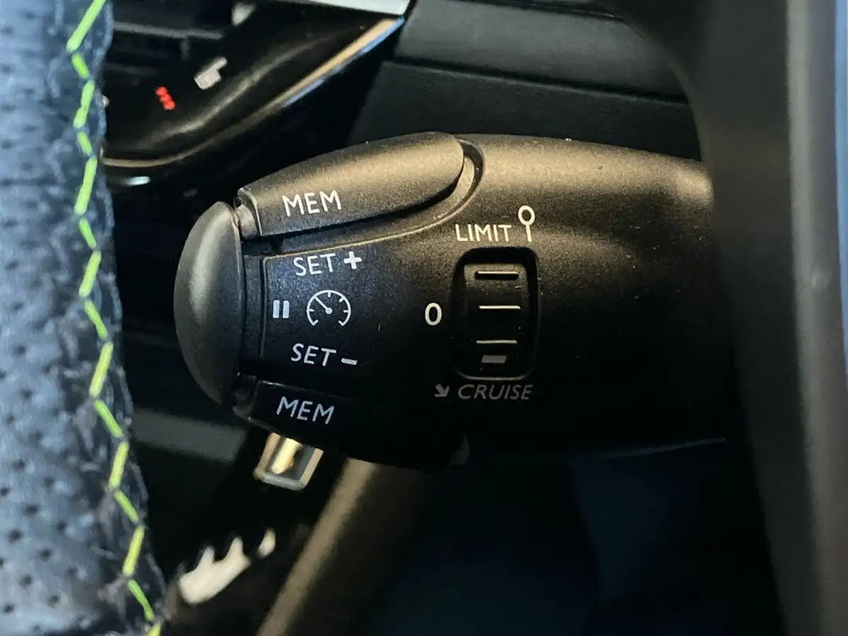2021-peugeot-2008-suv-e-gt-50kwh-big-28