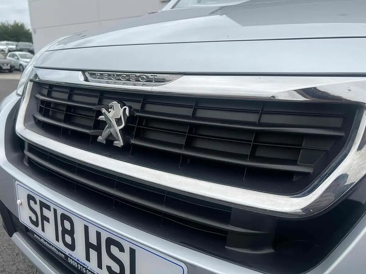 2018-peugeot-partner-big-26