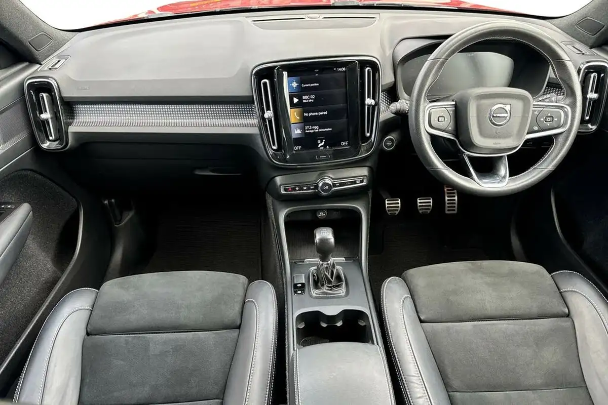 2021-volvo-xc40-15-t3-r-design-161bhp-big-5