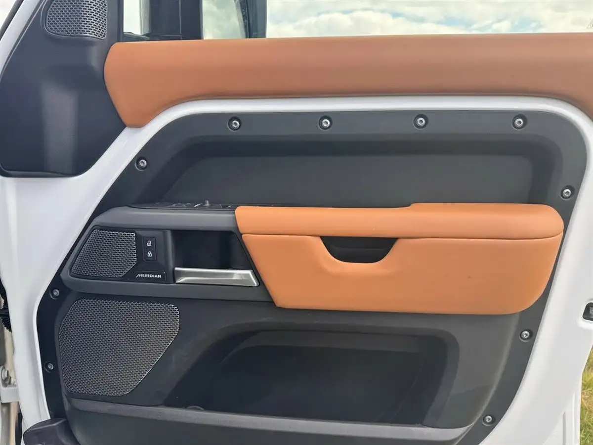 2023-land-rover-110-defender-30-d300-x-dynamic-hse-big-16