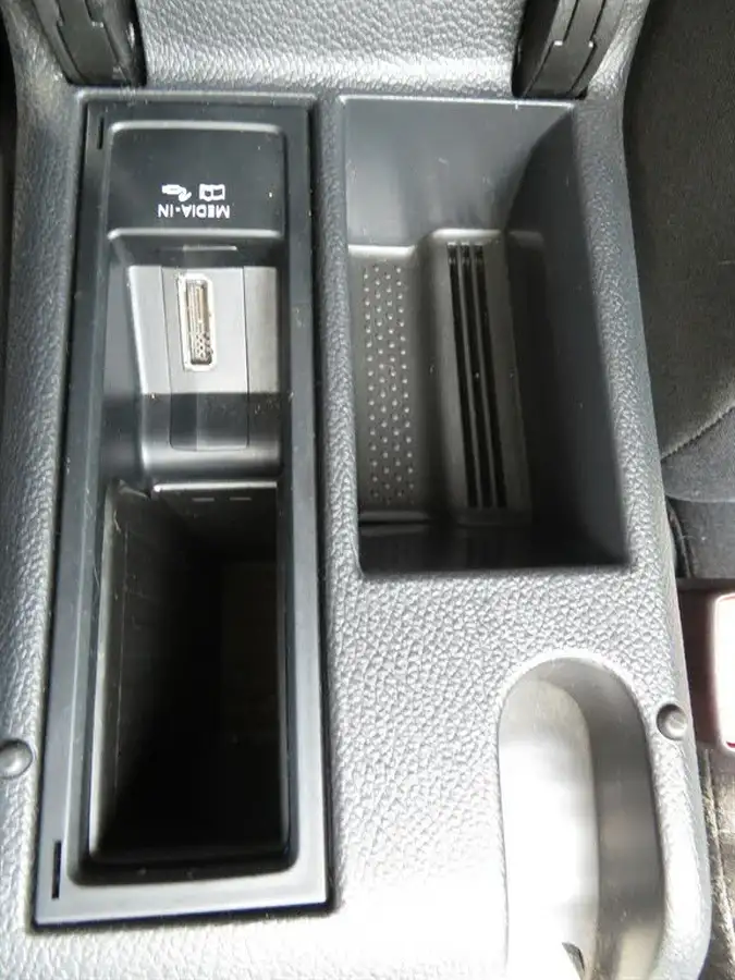 2012-volkswagen-golf-14-match-5d-big-35