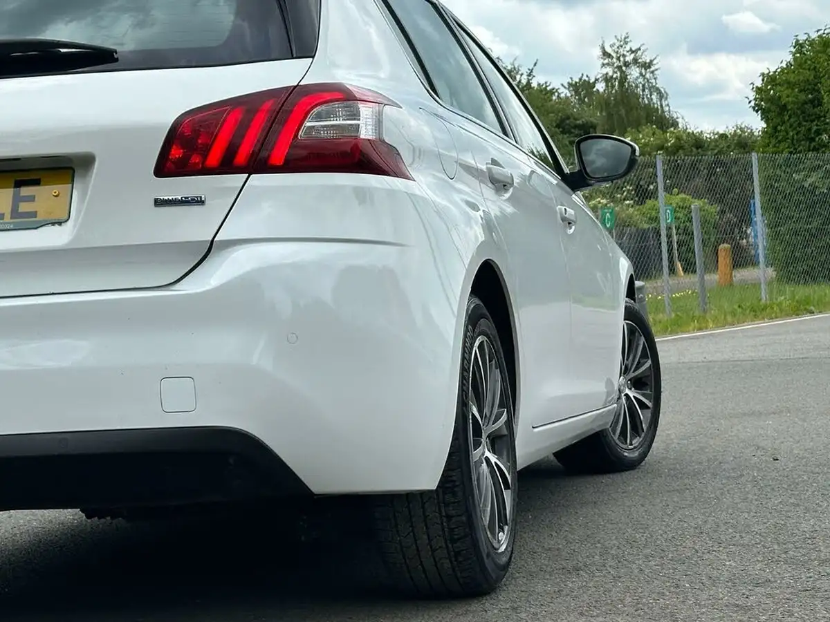 2017-peugeot-308-16-bluehdi-allure-big-17