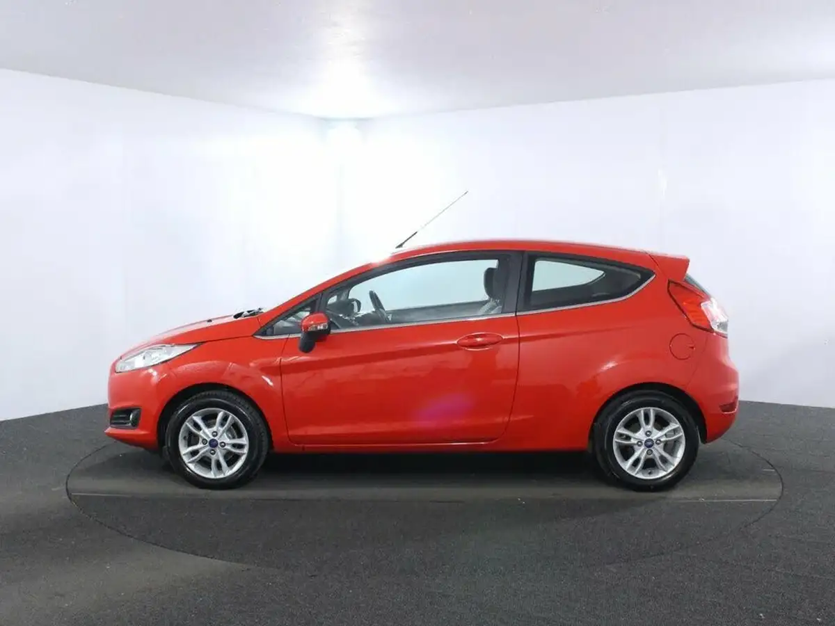 2014-ford-fiesta-10-zetec-100ps-ecoboost-ss-3d-big-3