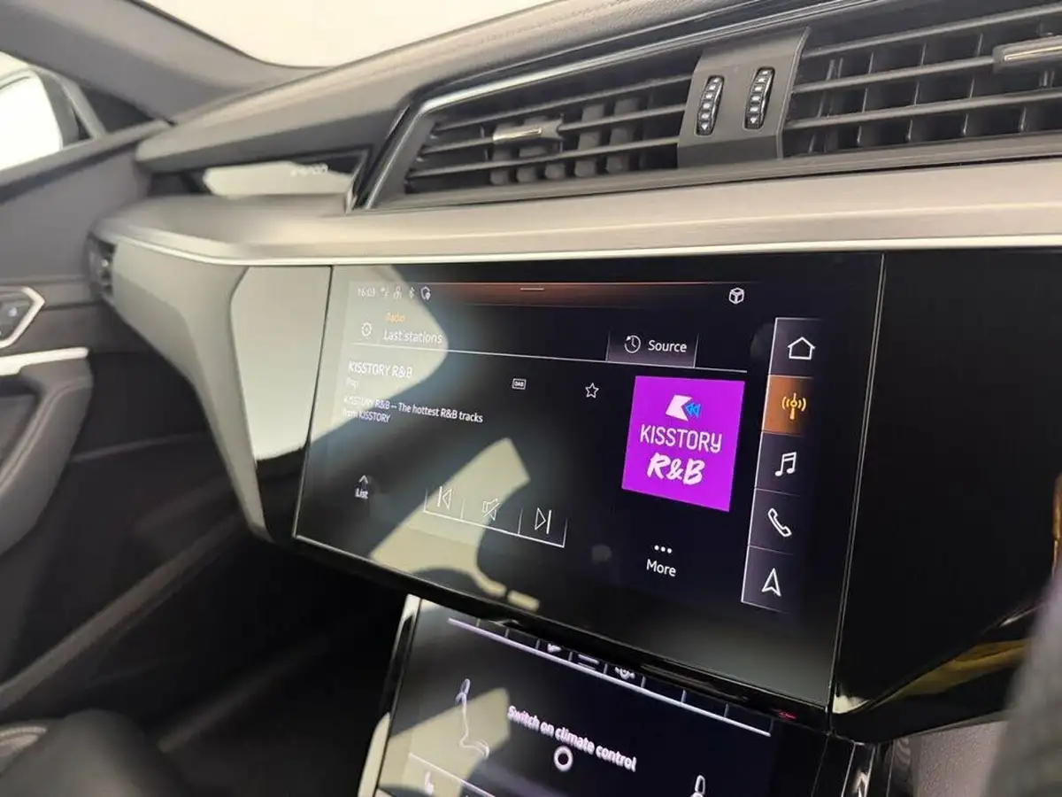 2021-audi-e-tron-50e-s-line-sportback-big-16