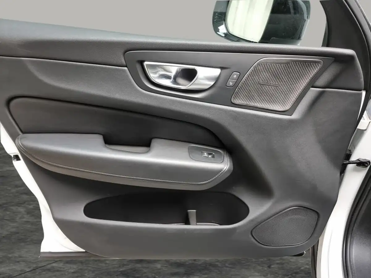 2023-volvo-xc60-20-b5-plus-big-24