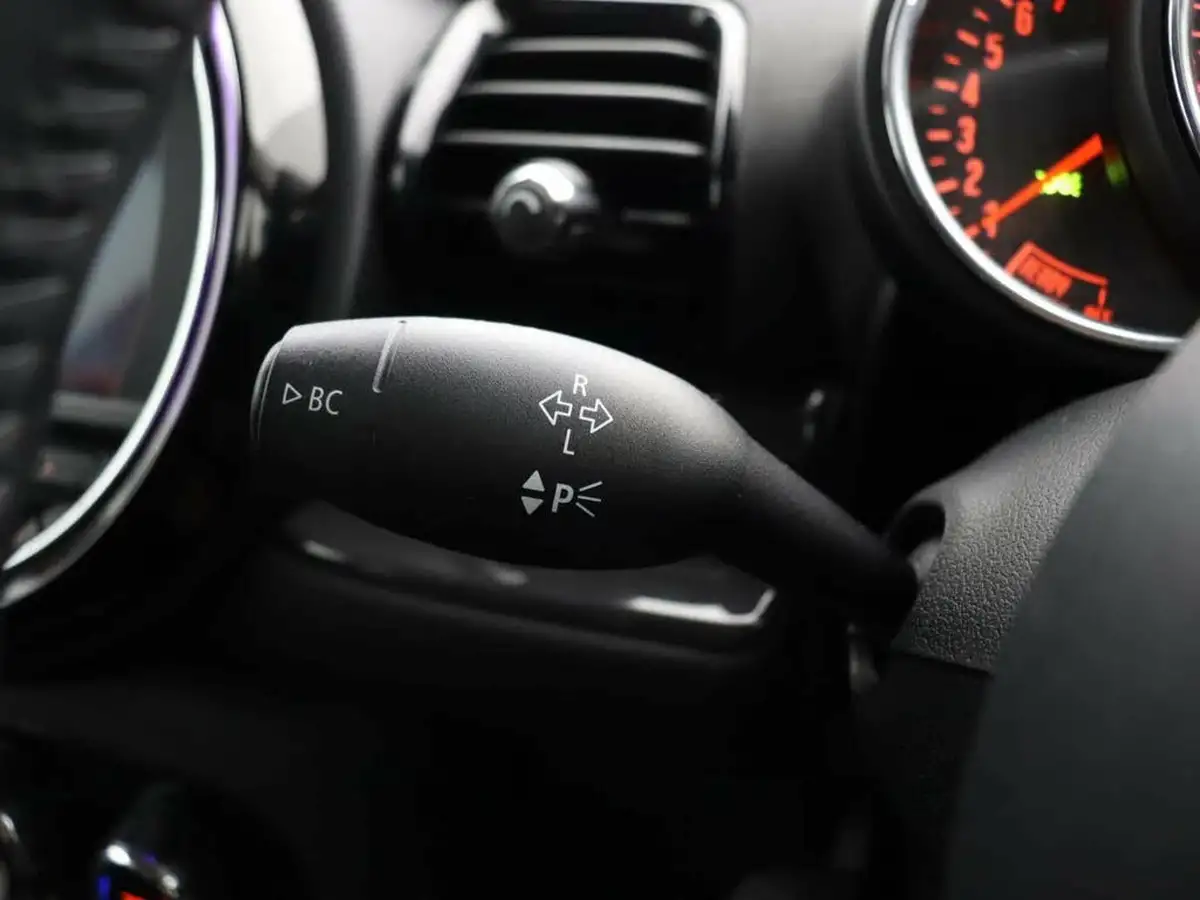 2018-mini-clubman-15-cooper-classic-ss-big-40