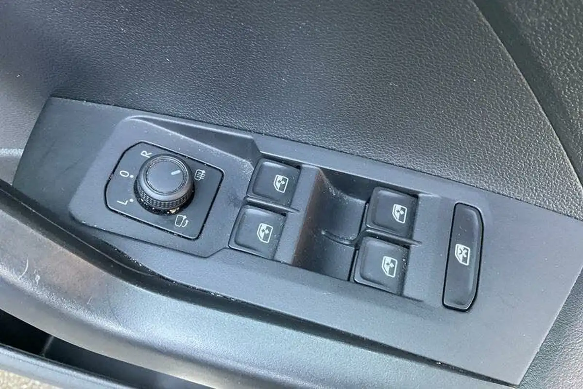 2022-volkswagen-t-cross-10-tsi-black-edition-110ps-dsg-big-15