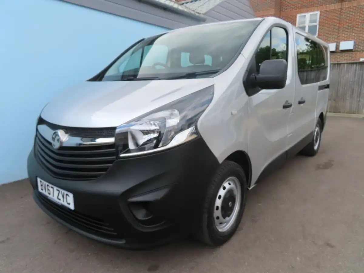 2017-vauxhall-vivaro-16cdti-2900-l1h1-95pseu6-ss-9-seats-combi-big-6