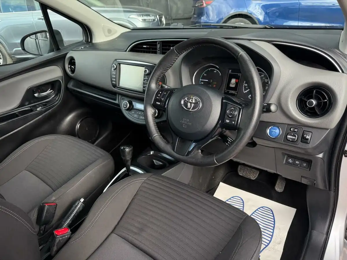 2019-toyota-yaris-15-vvt-i-icon-tech-98bhp-hybrid-1497cc-e-cvt-big-26