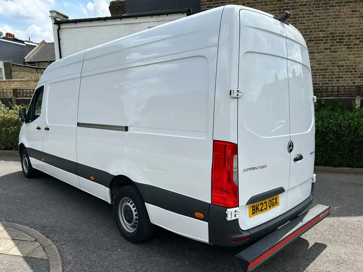 2023-mercedes-benz-sprinter-big-3