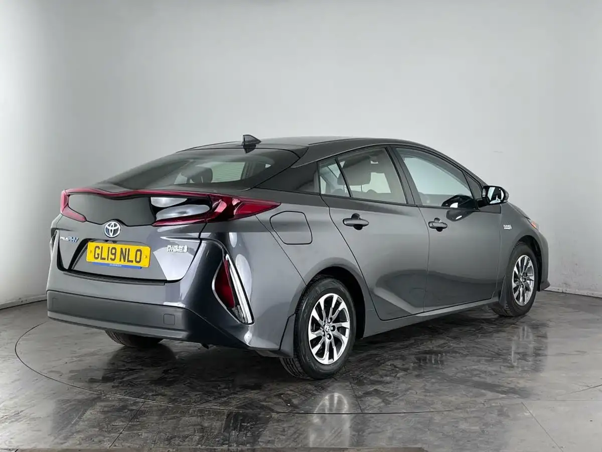 2019-toyota-prius-18-vvt-i-business-edition-plus-ss-cvt-big-4