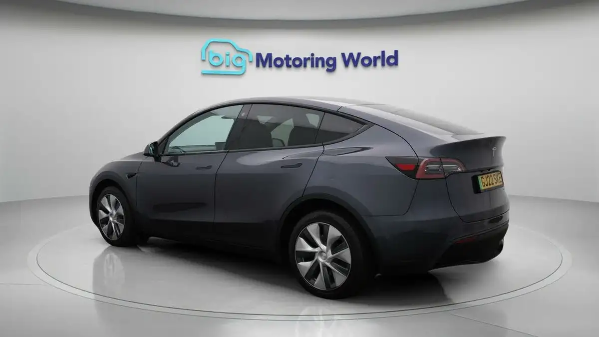 2022-tesla-model-y-e-long-range-big-5