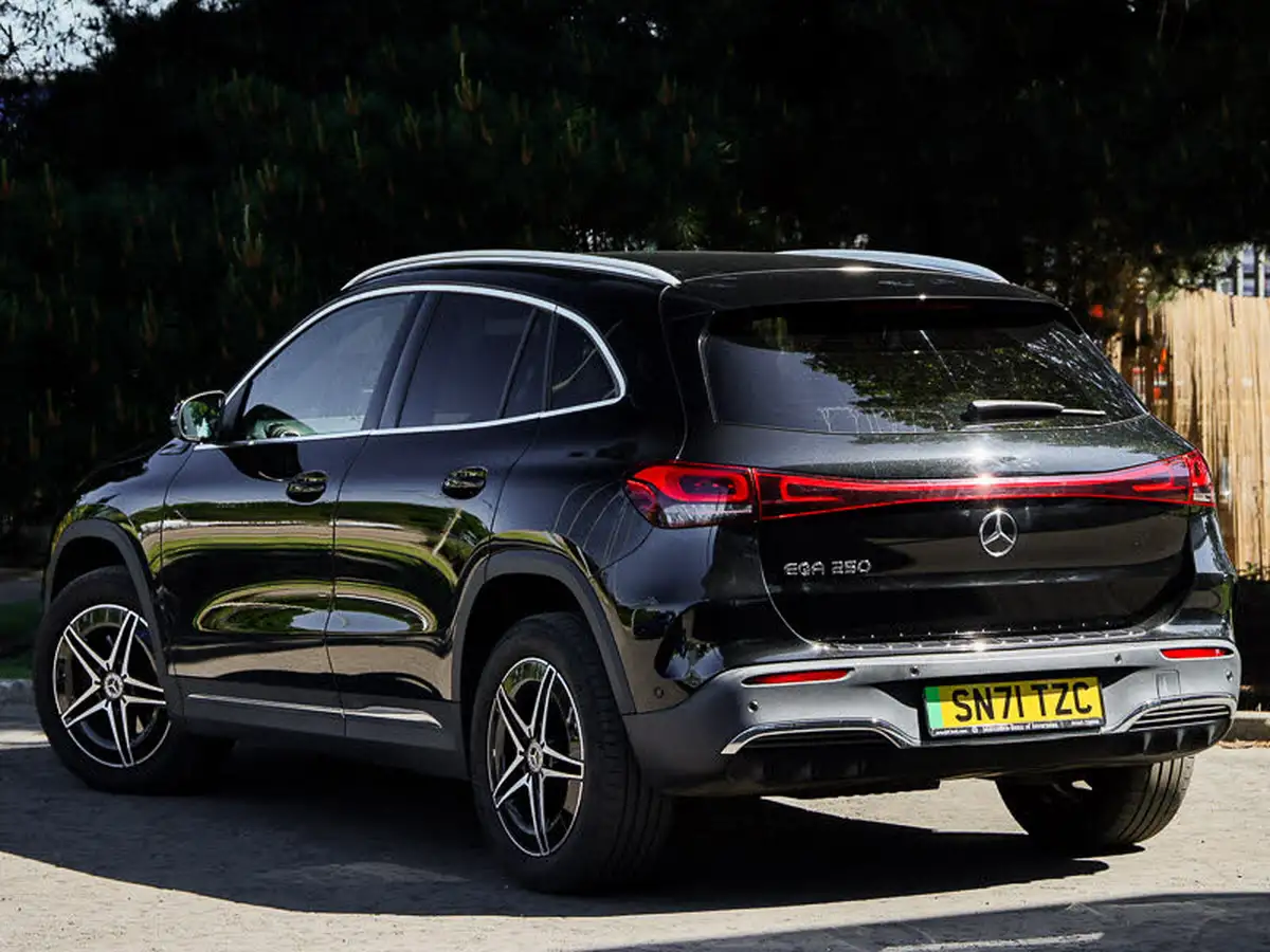 2021-mercedes-benz-eqa-e-eqa-250-amg-line-big-1
