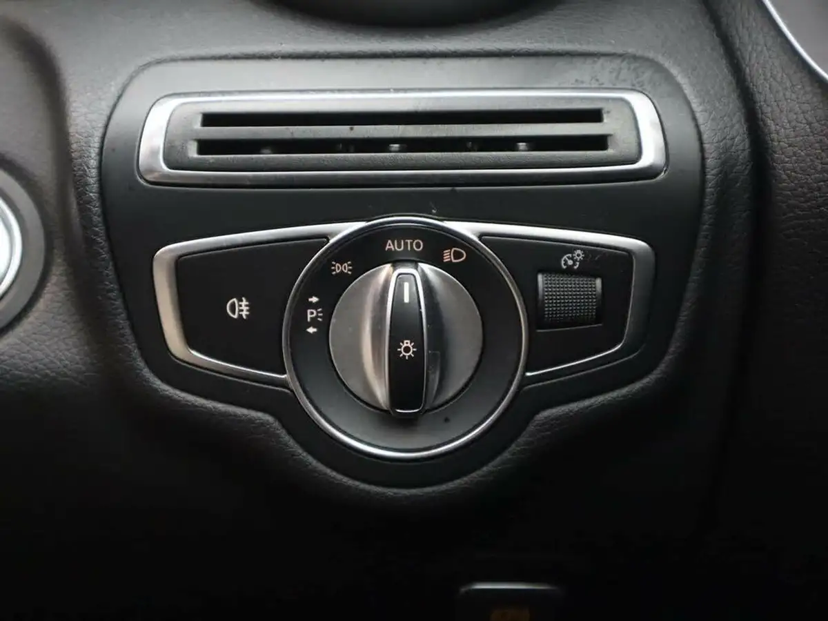 2019-mercedes-benz-c-class-20-c300-amg-line-premium-plus-coupe-2d-big-38