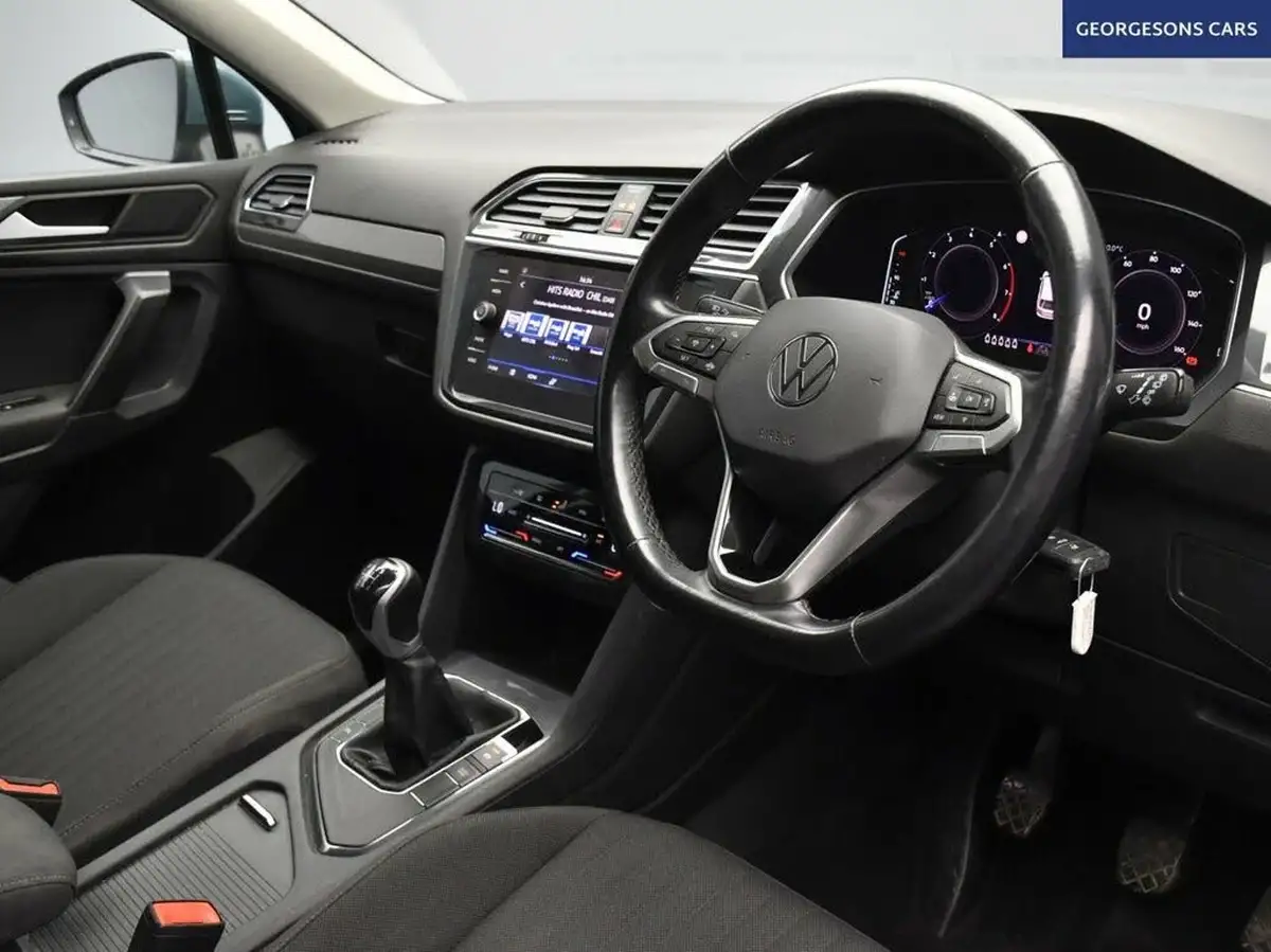 2022-volkswagen-tiguan-allspace-15-tsi-life-big-10