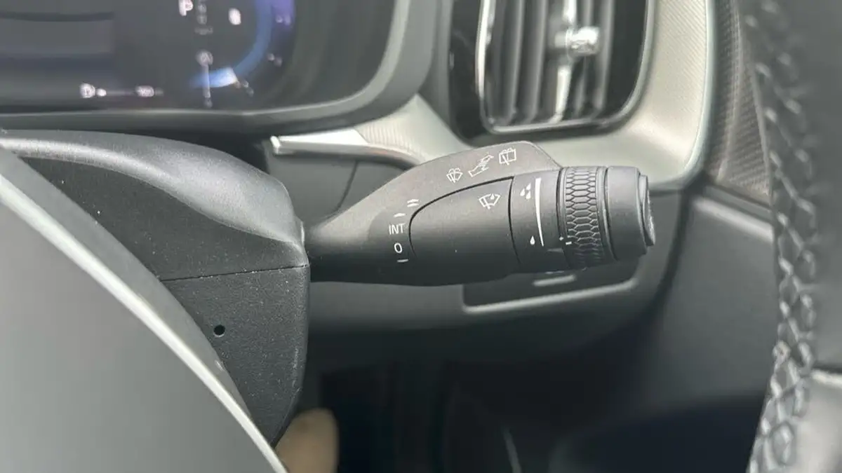 2023-volvo-xc60-20td-b4-plus-dark-big-20