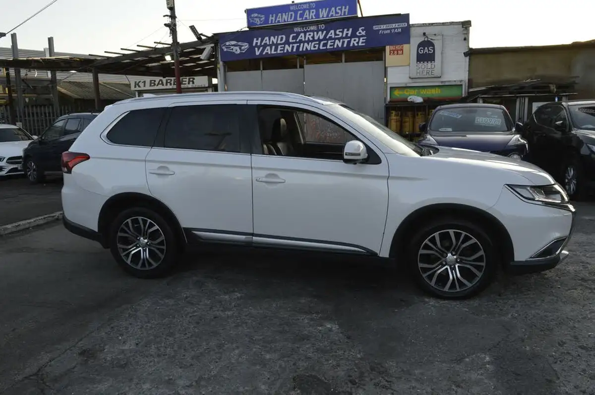 2017-mitsubishi-outlander-22di-d-4-auto-big-5