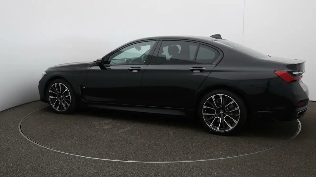 2019-bmw-7-series-30-745e-m-sport-big-46