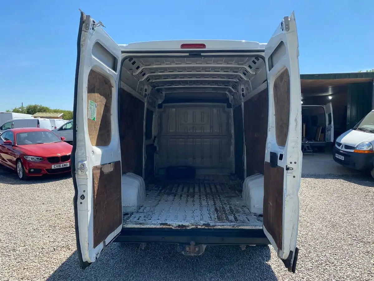 2019-peugeot-boxer-20-bluehdi-professional-335-l3-h2-big-9