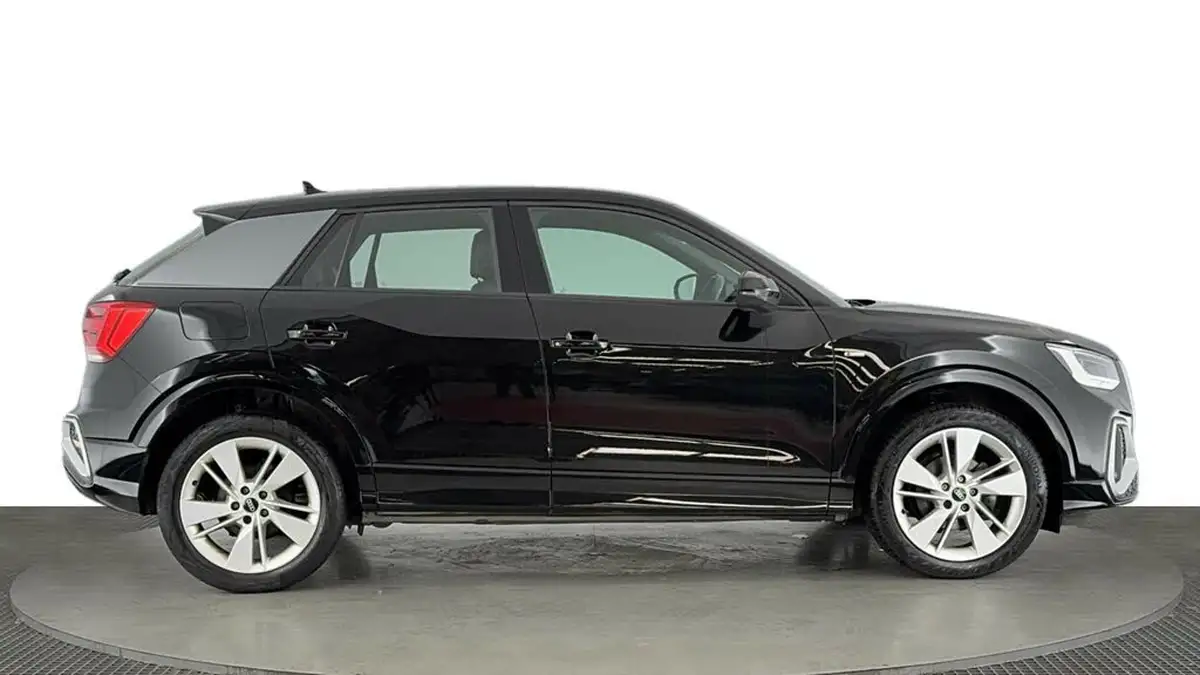2021-audi-q2-10-30-tfsi-s-line-big-2