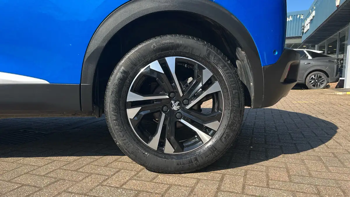 2021-peugeot-2008-suv-12-puretech-gt-big-14