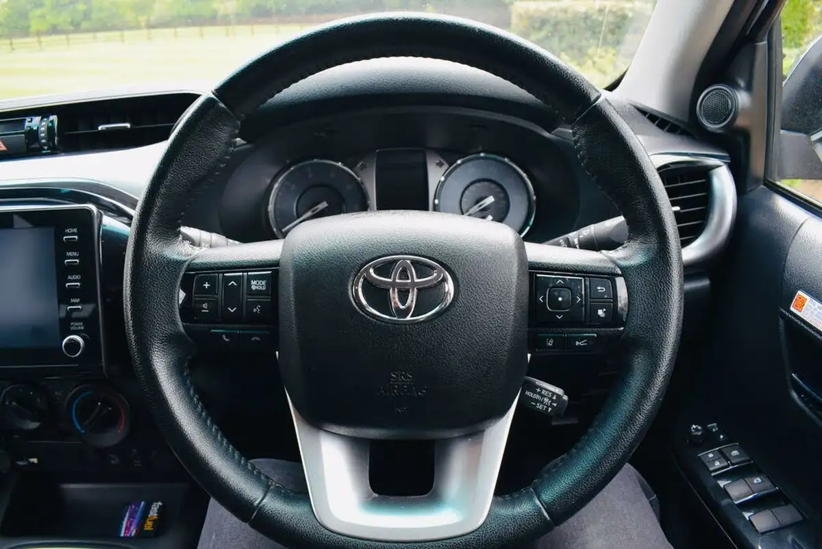 2022-toyota-hi-lux-24d-4d-icon-150hpeu6d-big-9