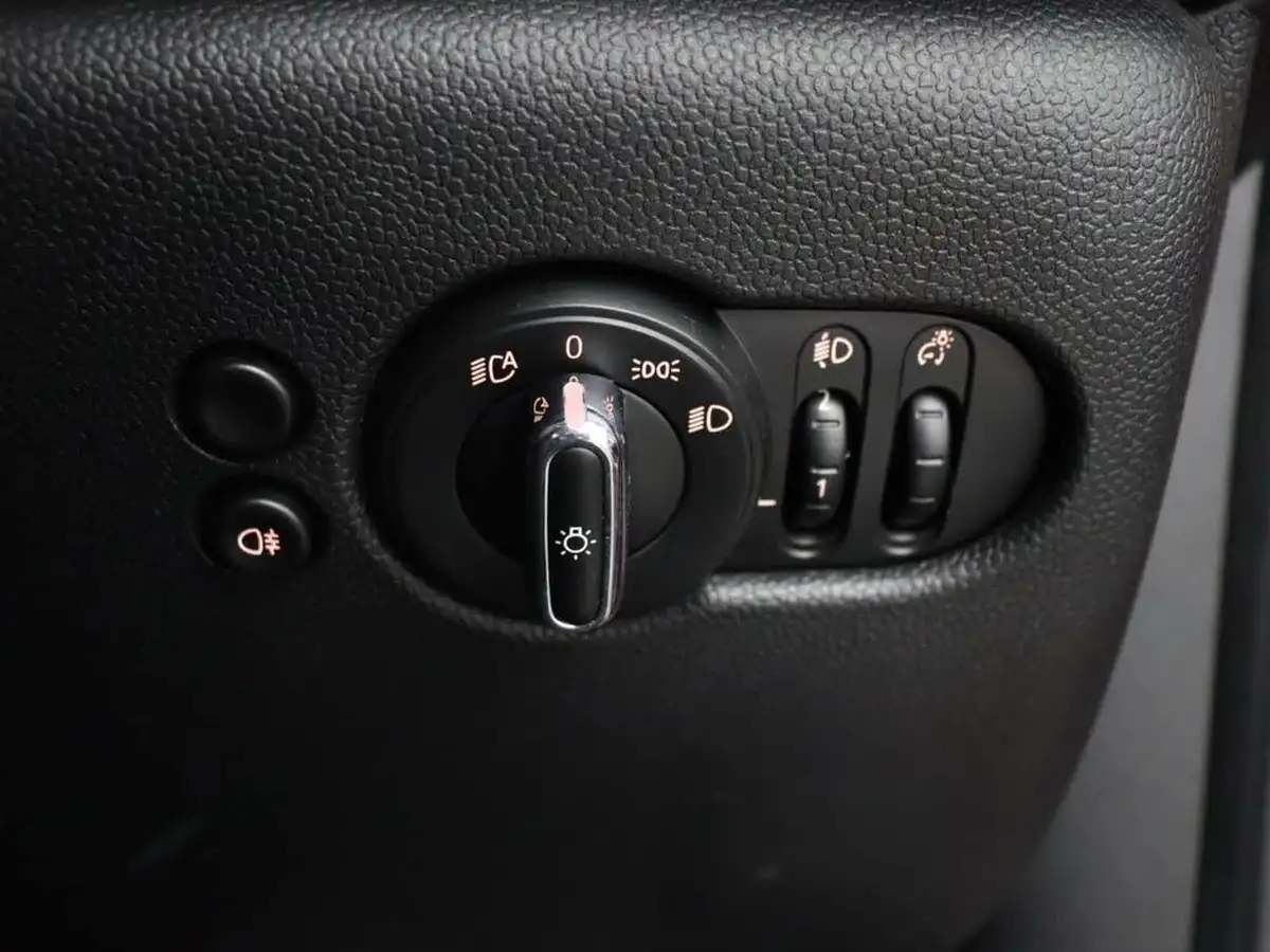 2021-mini-cooper-15-cooper-classic-hatchback-5d-auto-big-32