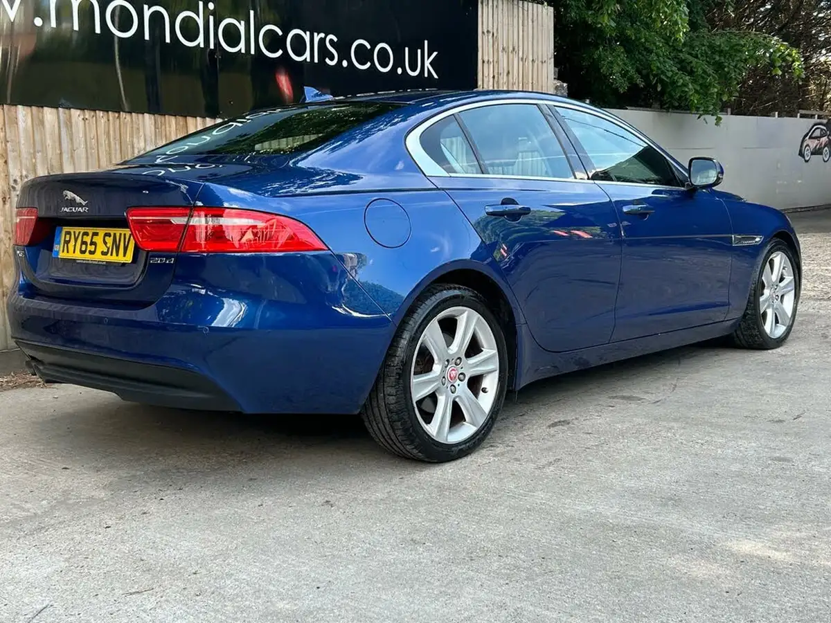 2015-jaguar-xe-20td-portfolio-180ps-auto-big-15